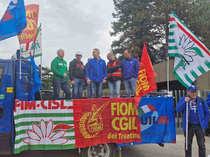 TRENTINO - Incidente mortale a Roncone, sciopero e presidio davanti alla Cmv