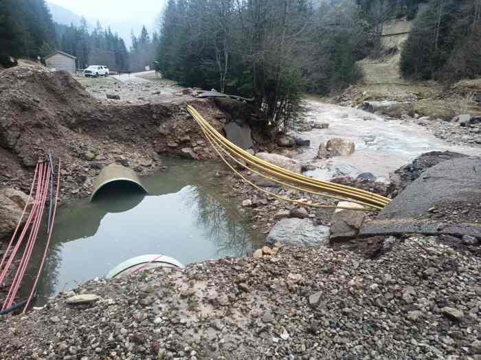 VAL DI FASSA - Pozza di Fassa, scoppia la condotta della centralina idroelettrica