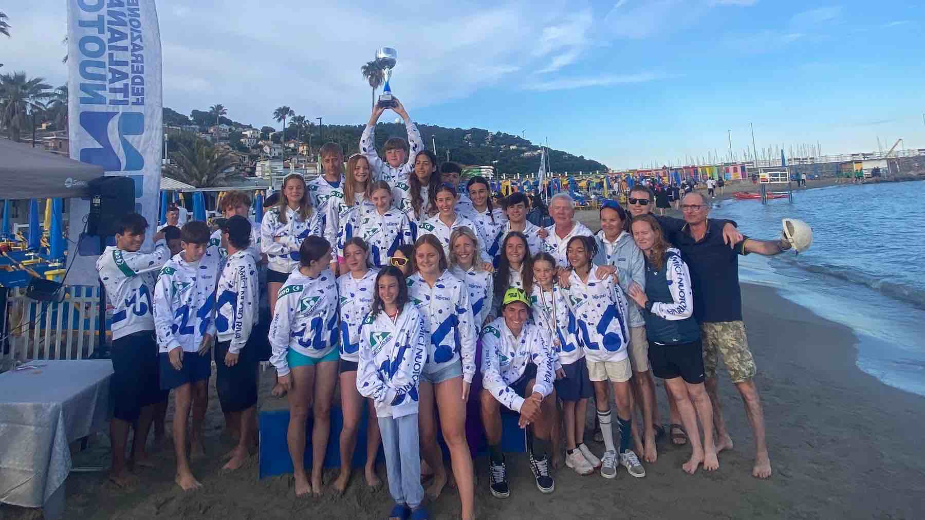 SPORT - Amici Nuoto Riva bissa il successo al Trofeo Città di Andora con 52 medaglie