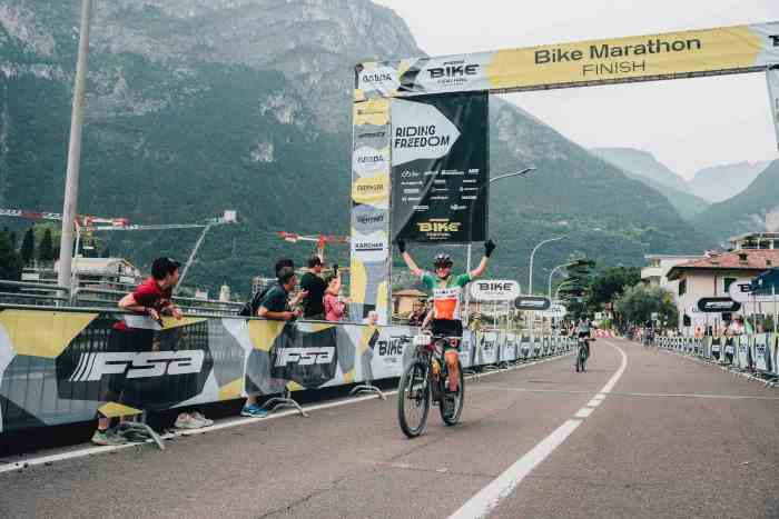 SPORT - Claudia Peretti e Andrea Siffredi trionfano alla Bike Marathon sul Garda