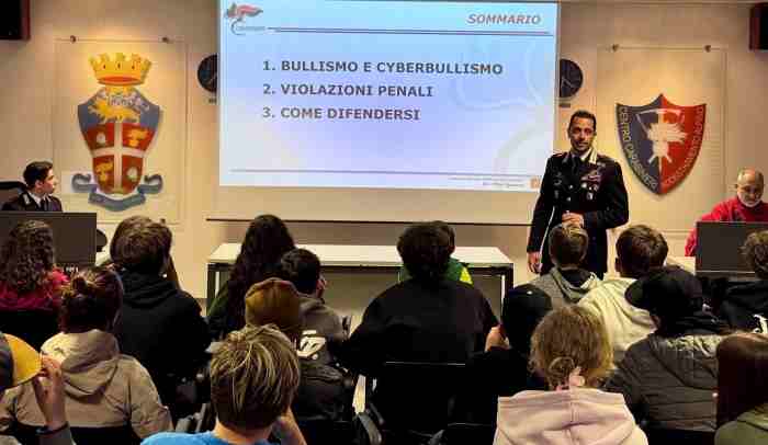 ATTUALITÀ - Lezione dei carabinieri nelle scuole di Ortisei e Val Gardena