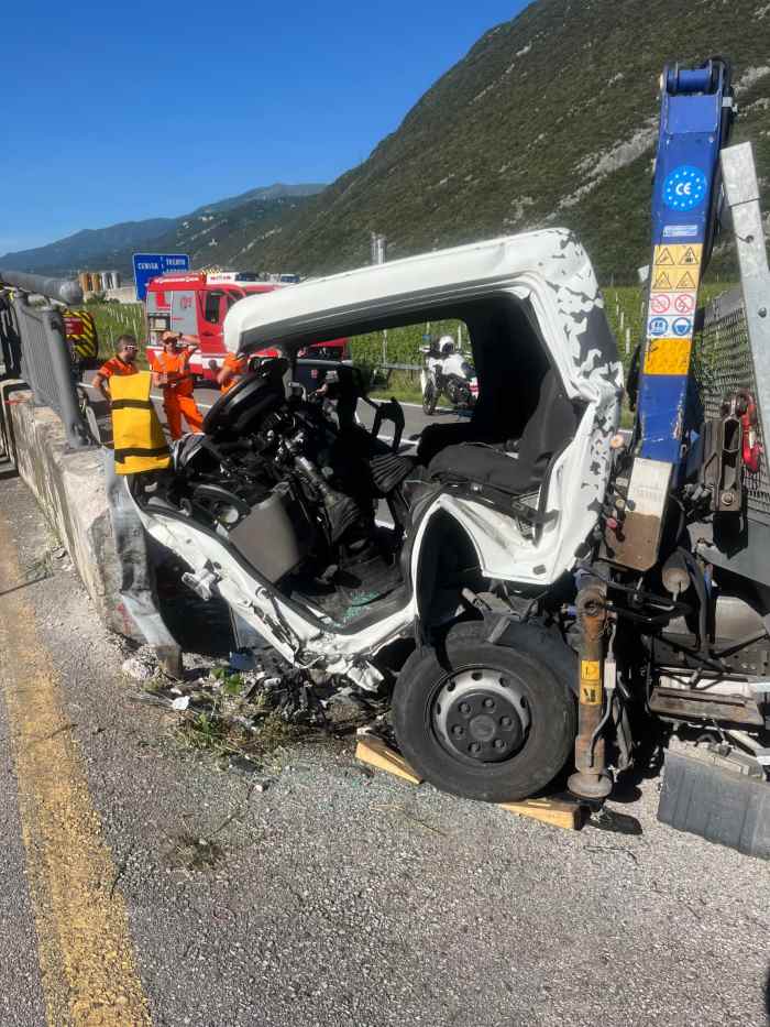 GARDA - Incidente stradale a Dro, in gravi condizioni camionista
