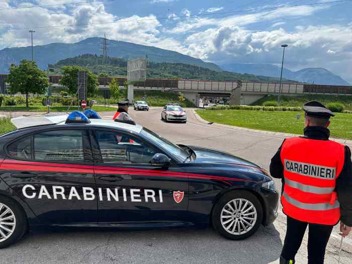 TRENTINO - Villa Lagarina: provoca incidente e fugge, camionista nei guai