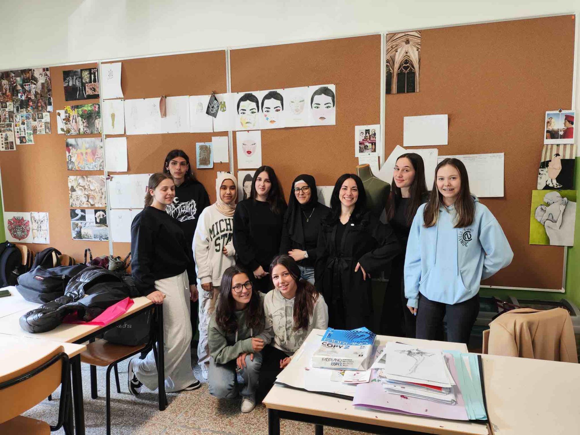 SONDRIO - Sartoria d’eccellenza all’APF Valtellina: la maestria di Michela Chiecchi