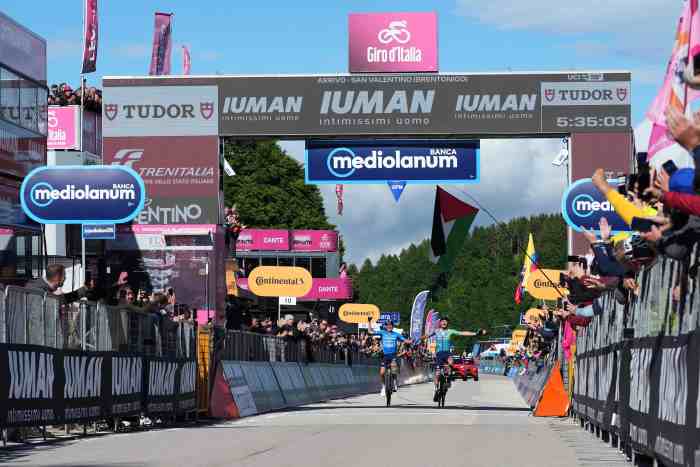 SPORT - Giro d'Italia: il bresciano Scaroni dopo il successo a Brentonico
