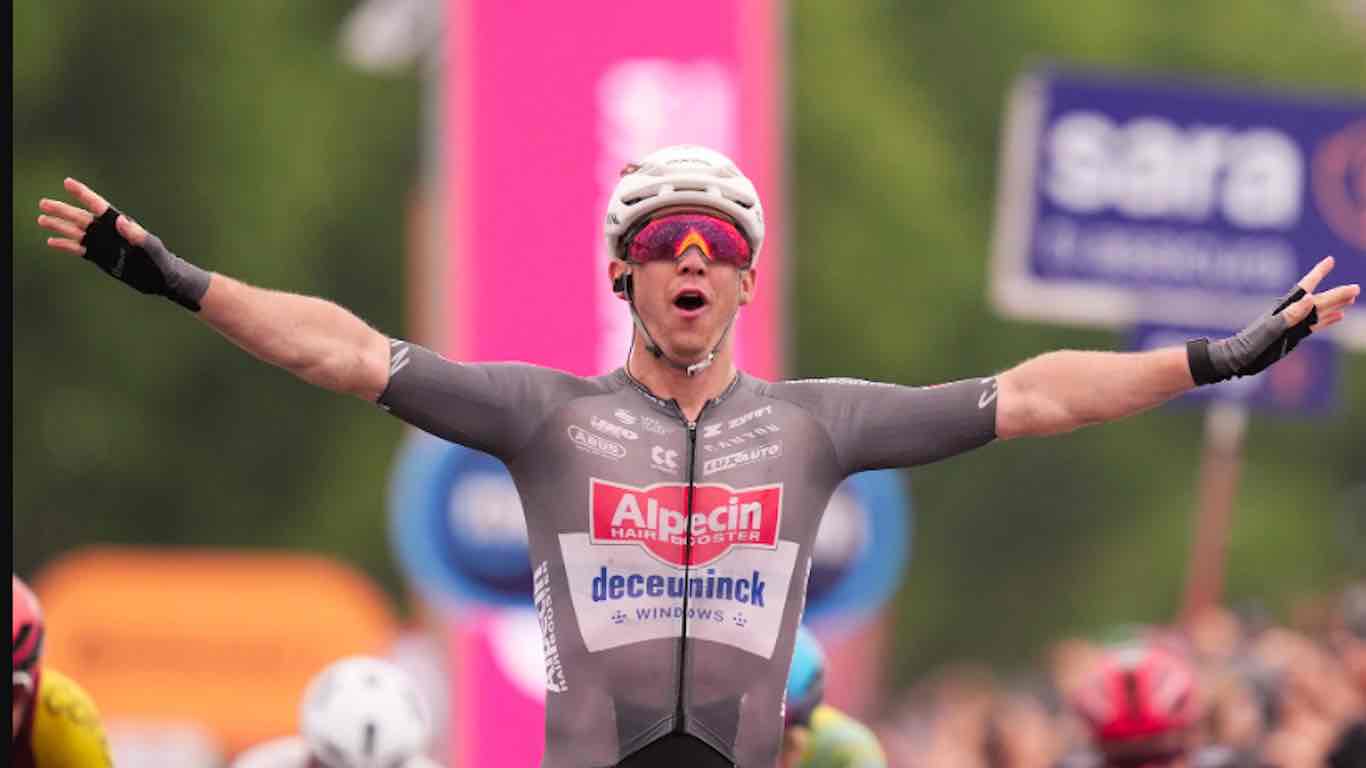 SPORT - Ciclismo, Kaden Groves vince la 6a tappa del Giro d'Italia