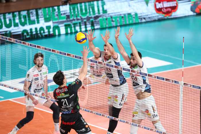 SPORT - Volley, SuperLega: altri tre punti per l'Itas Trentino