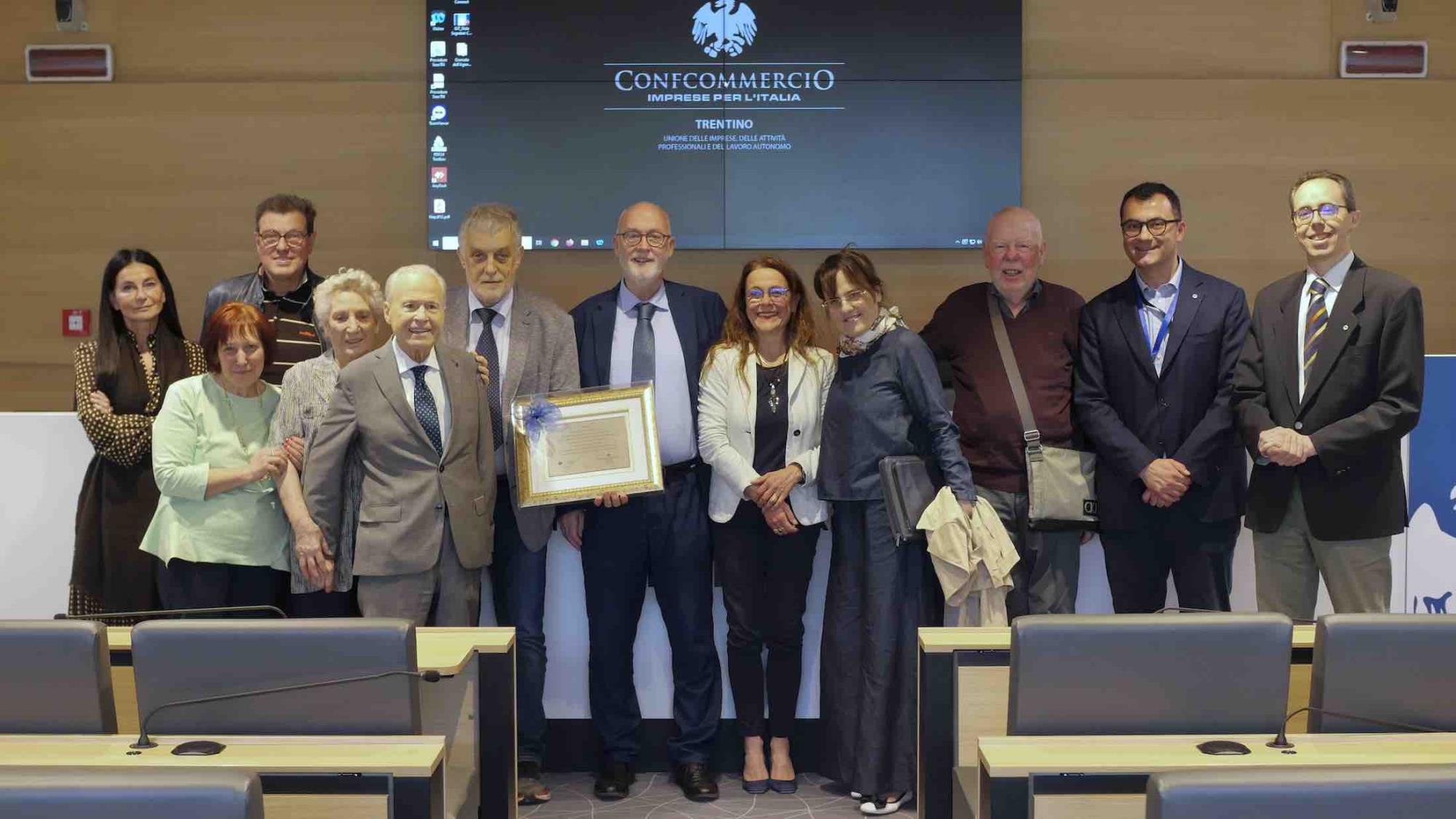 ATTUALITÀ - Attività di Servizio, passaggio di consegne da Mario Oss a Valter Nicolodi