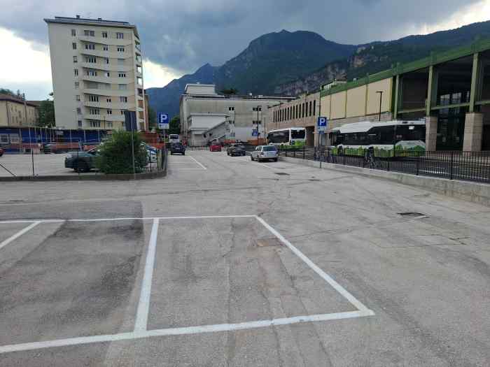 ATTUALITÀ - Nuovo parcheggio da diciotto posti vicino alla stazione Trento-Malè