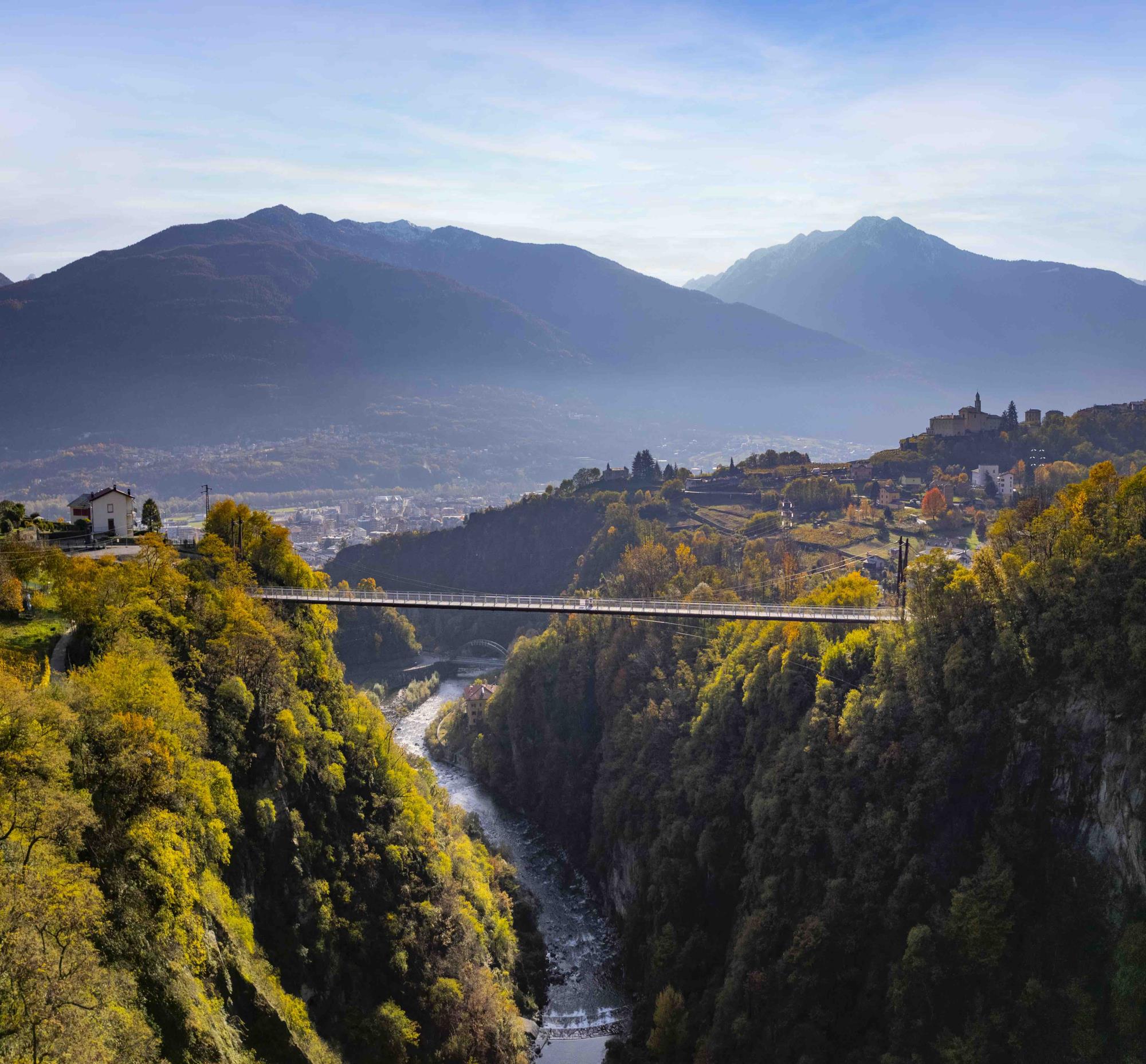 VALTELLINA - Sondrio, 11mila passaggi in due mesi sulla Passerella sulle Cassandre