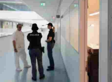 TRENTINO - Aggredisce infermiere al Santa Chiara di Trento, arrestato 43enne