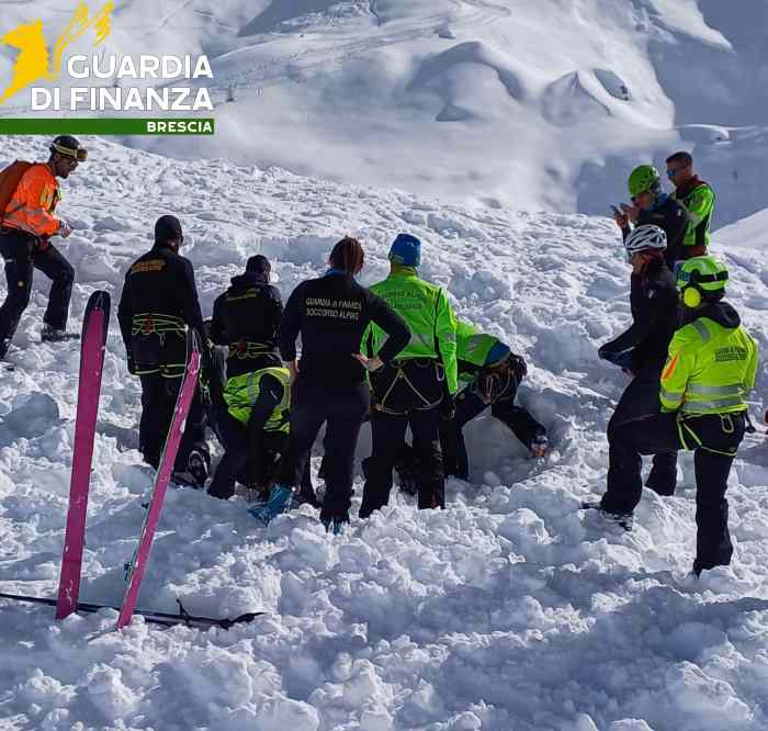 PONTE DI LEGNO - L'intervento del Soccorso Alpino della Guardia di Finanza a Cima Salimmo