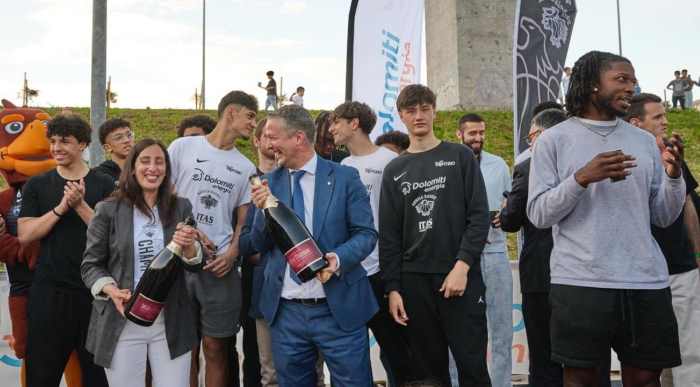 SPORT - Trento: Aquila Basket saluta i suoi tifosi