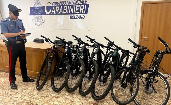 CRONACA - I carabinieri di Bolzano recuperano otto e-bike