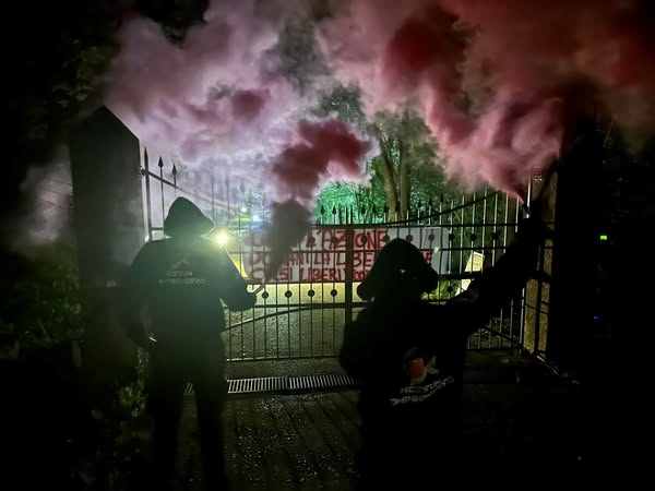 TRENTINO - Blitz animalista davanti al Casteller di Trento