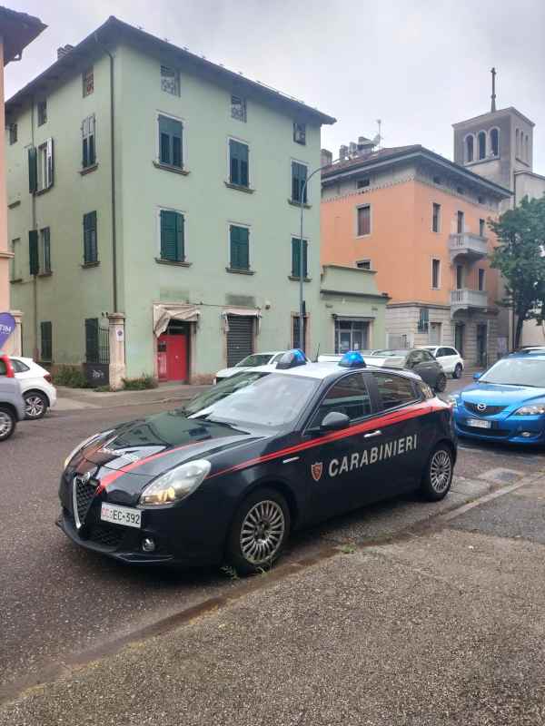 TRENTINO - Commettono furto su un'auto ma vengono bloccati dai carabinieri