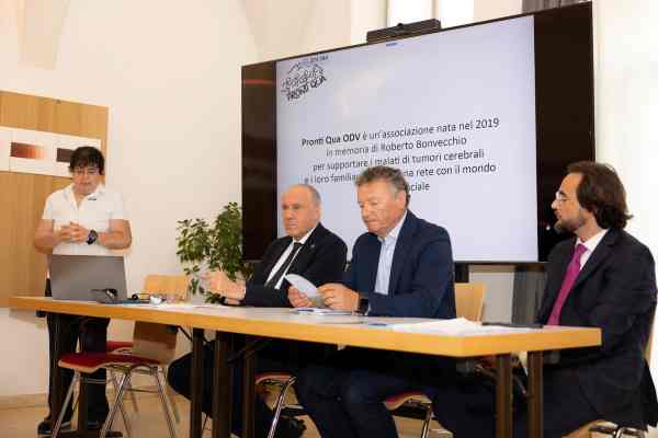 ATTUALITÀ -  Trento, un nuovo ecografo per la neurochirurgia oncologica