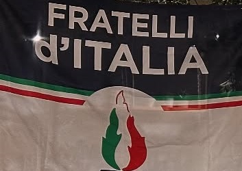 ATTUALITÀ - Pisogne: il PD attacca Fratelli d'Italia sui simboli nella sede