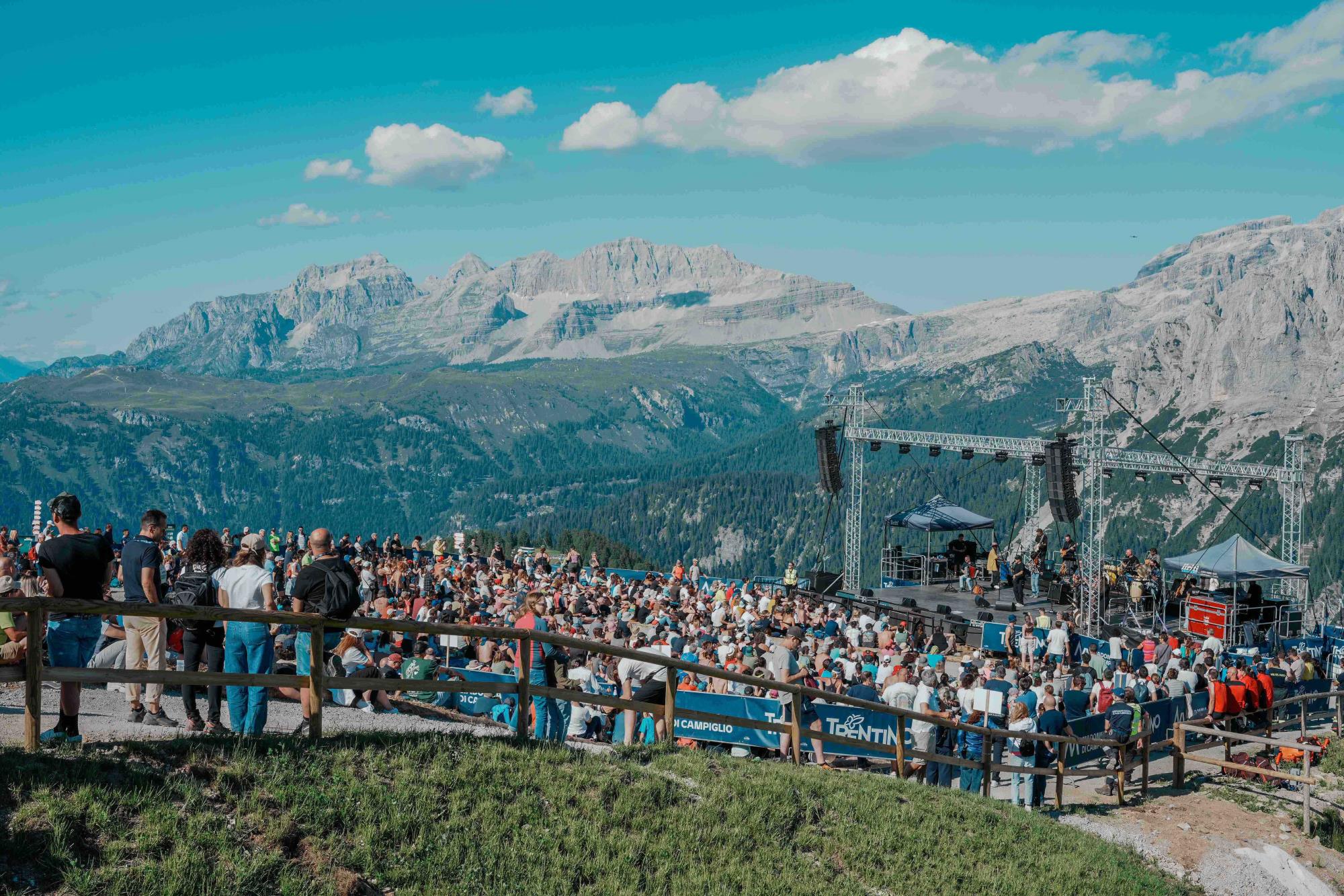 CAMPIGLIO - Con Max Gazzè al Doss del Sabion conclusa la terza edizione del Mountain Beat Festival