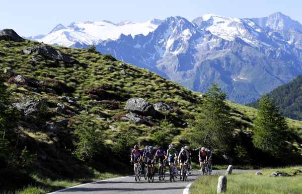 PONTE DI LEGNO - Granfondo Gavia Mortirolo: trionfano Paolo Castelnovo e Julia Schallau