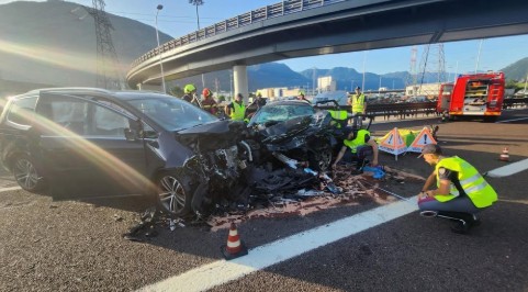 CRONACA - Tragedia sull'autostrada del Brennero, un morto e 5 feriti