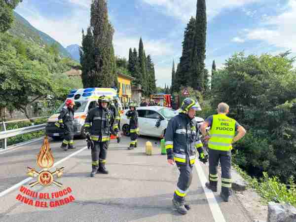 TRENTINO - Incidente sulla statale 249 a Nago Torbole, feriti due turisti