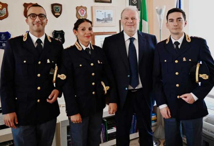 ATTUALITÀ - Il questore Sartori dà il benvenuto a tre giovani funzionari