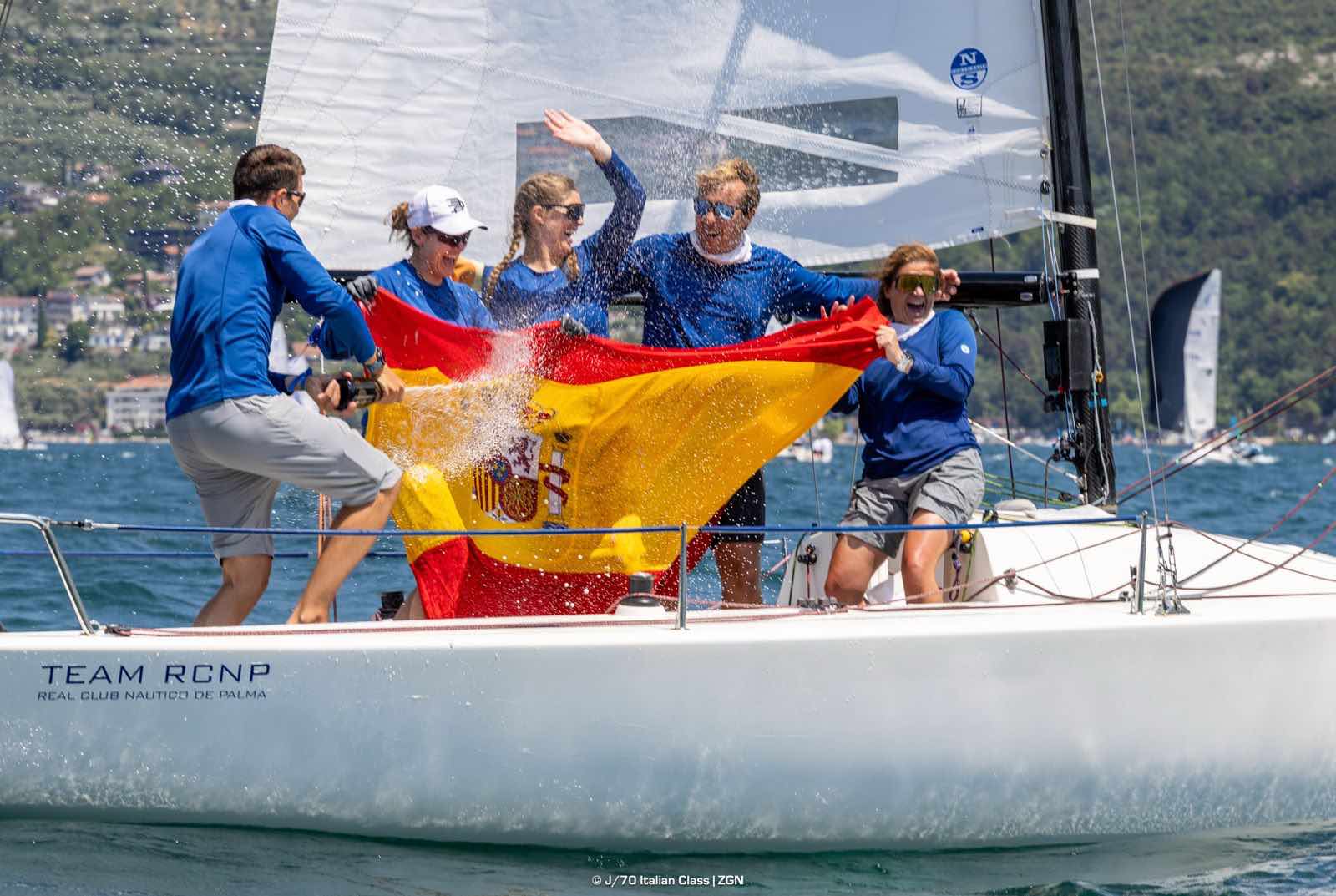 SPORT - Vela, J/70: Yupi è il primo Campione del Mondo Mixed Plus