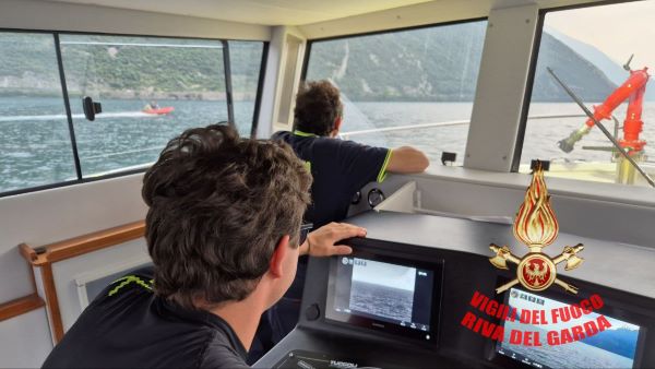 RIVA DEL GARDA - Chiamata per un surfista in difficoltà, ma è falso allarme