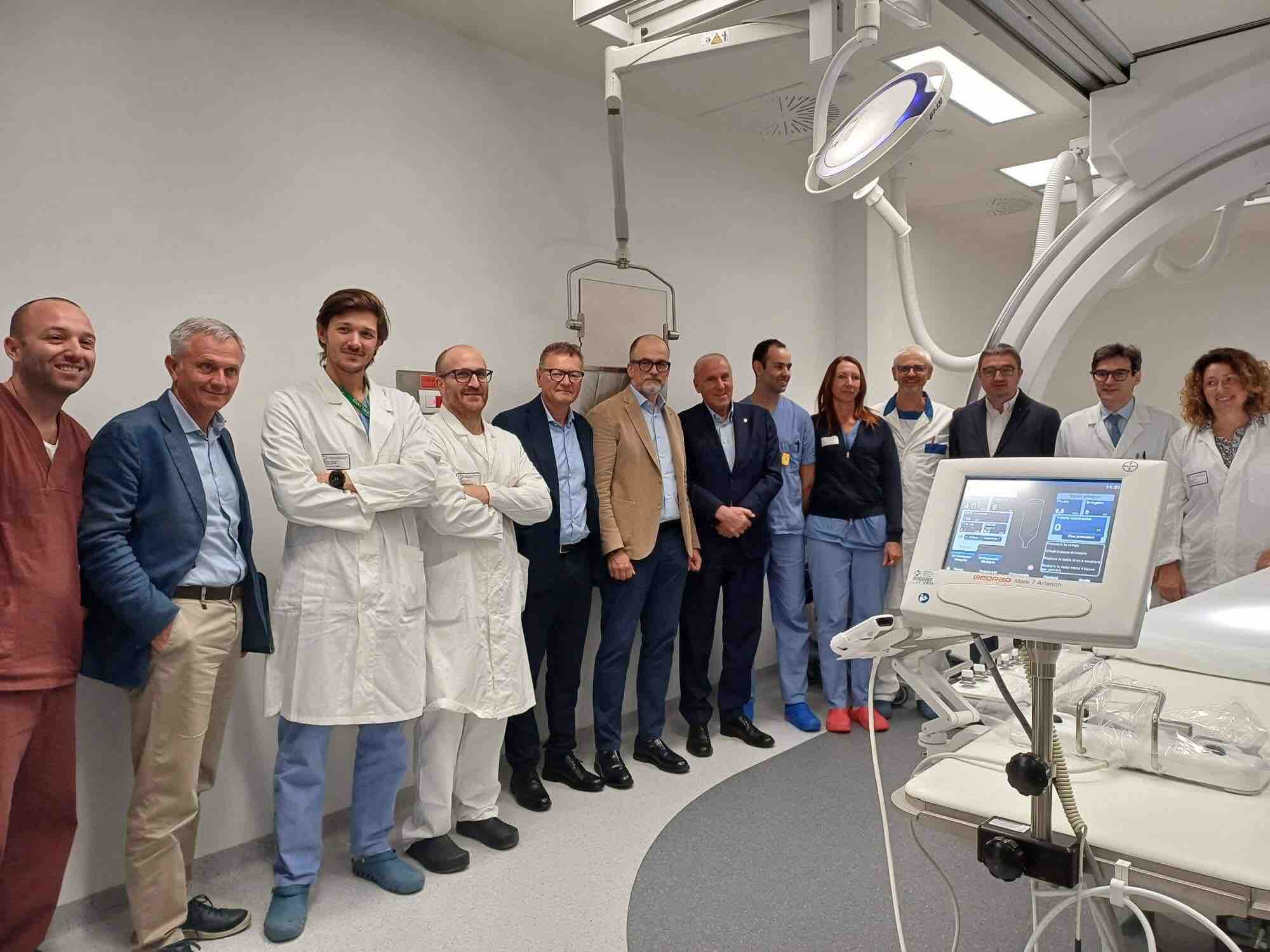 ATTUALITÀ - Neuroradiologia Trento: presentato l’angiografo biplano