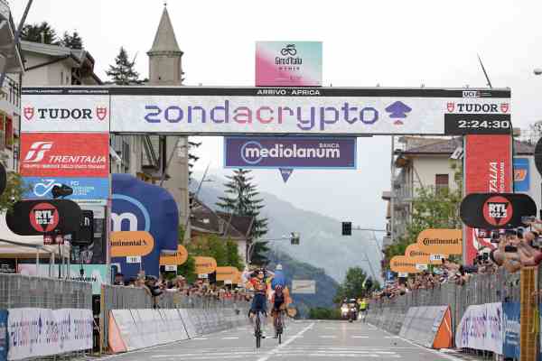 SPORT - Aprica: Henderson vince la seconda tappa del Giro d'Italia Women