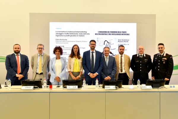 ATTUALITÀ - Truffe online: un convegno a Palazzo Pirelli fa il punto