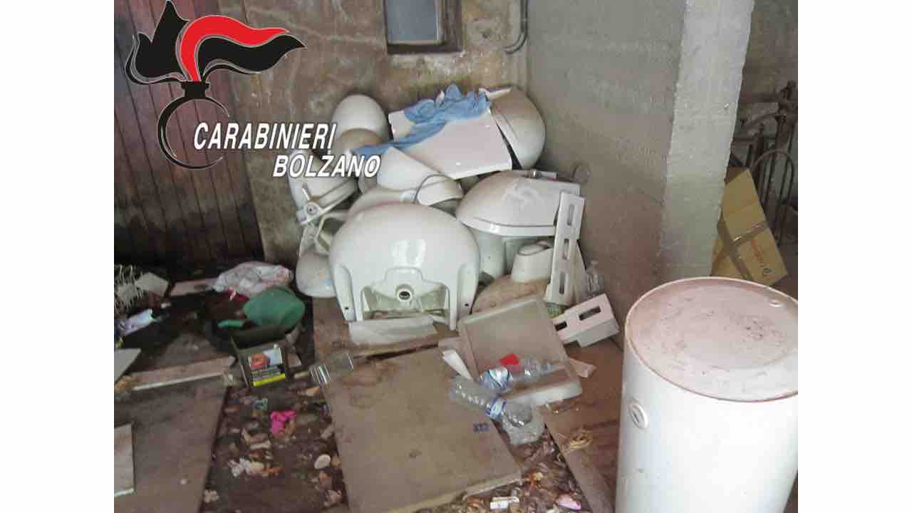 CRONACA - Ex Hotel a Fortezza in stato di abbandono: trovata discarica abusiva