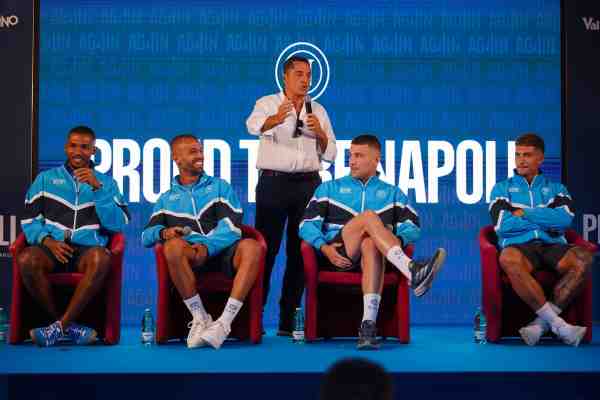 SPORT - Piove sul ritiro del Napoli a Dimaro, ma l'allenamento è intenso