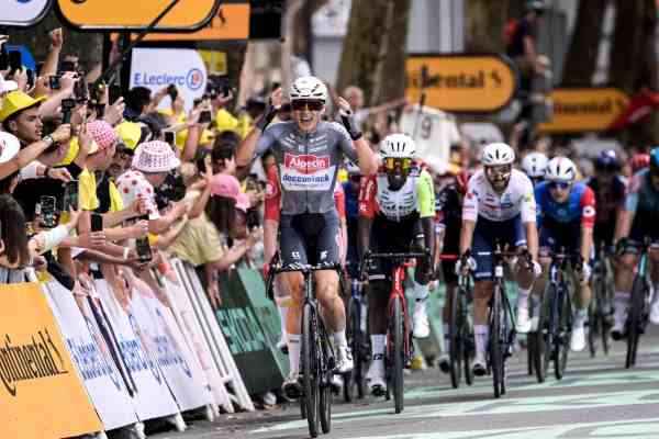 SPORT - Ciclismo, Tour de France: successo di Philipsen a Lille 
