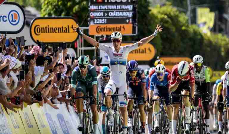 SPORT - Tour de France: Tim Merlier vince in volta la nona tappa