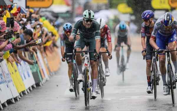 SPORT - Tour de France: Jonathan Milan vince in volata a Valence