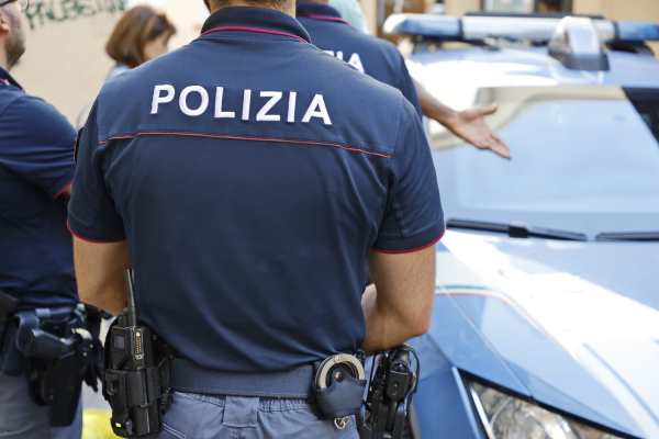 CRONACA - Si accampano in un edificio in via Castel Flavon