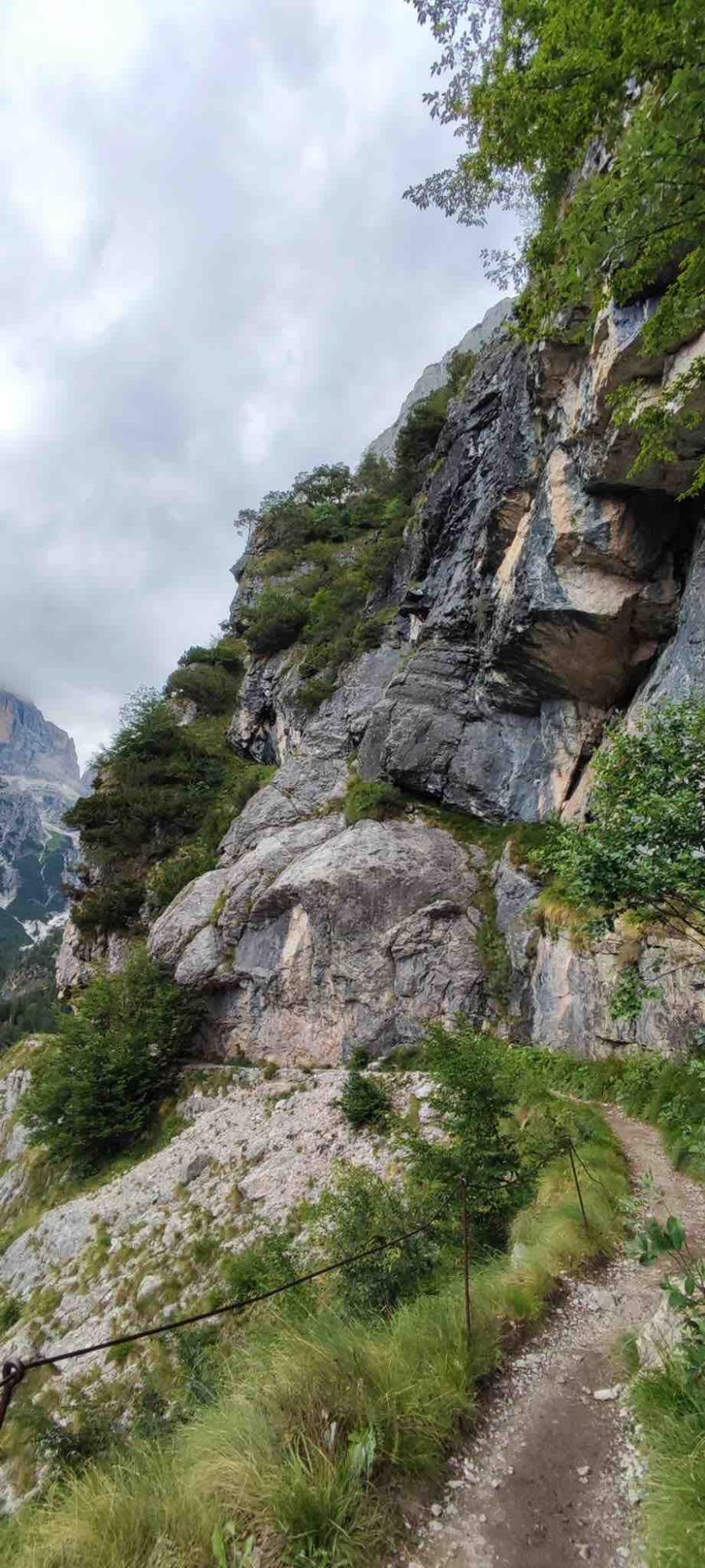 CRONACA - Molveno, escursionista norvegese di 65 anni cade per 80 metri e perde la vita