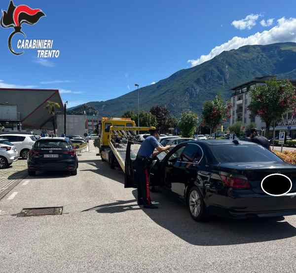 RIVA DEL GARDA - Guida senza patente ad Arco: multato e auto sotto sequestro