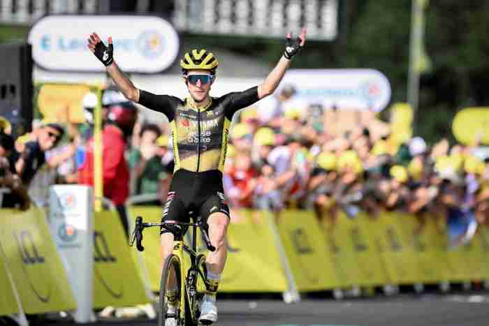 SPORT - Tour de France: a Simon Yates la decima tappa, Ben Healy in maglia gialla