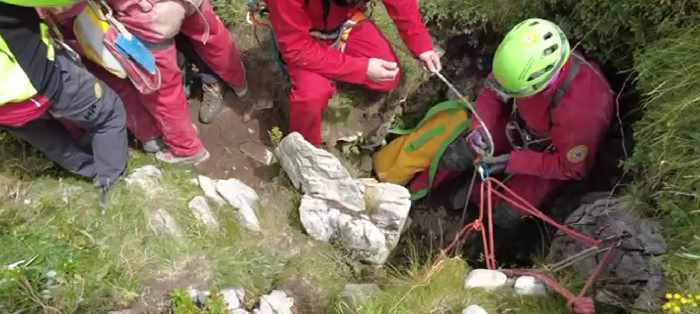 ATTUALITÀ - Soccorso Alpino e Speleologico Trentino interviene all'Abisso Paperino