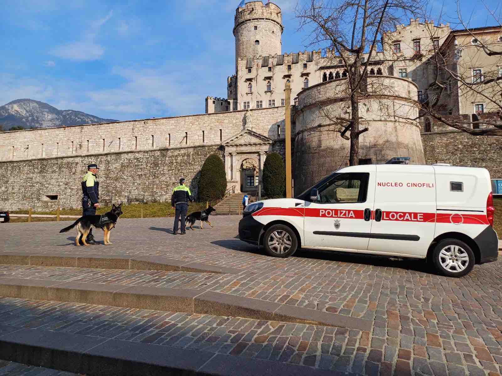 CRONACA - Trento: Parco di Melta, grazie ai cani Boti e Hyper sequestrati oltre 650 grammi di hashish