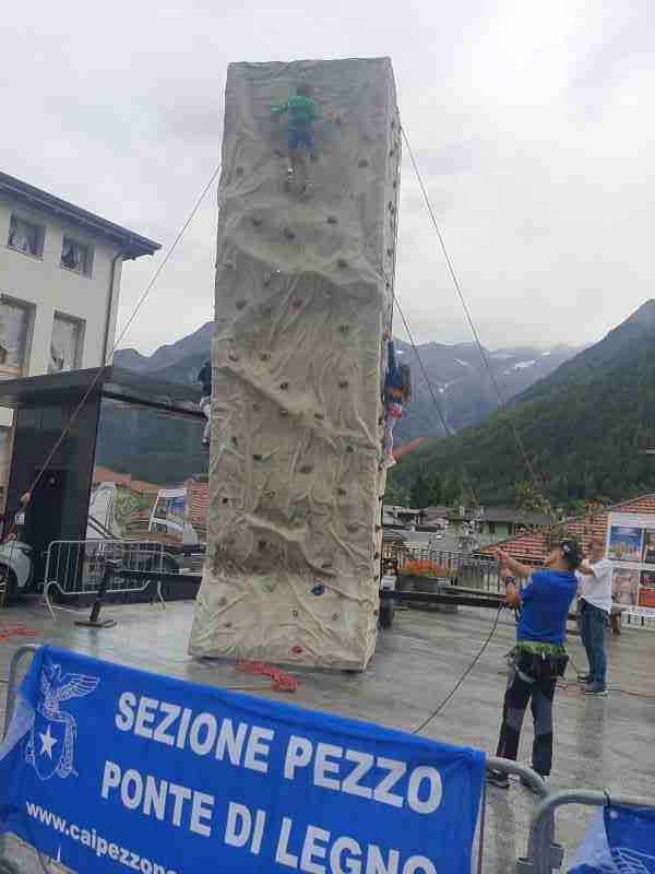 PONTE DI LEGNO - Palestra di arrampicata in piazzetta Belvedere a Ponte di Legno