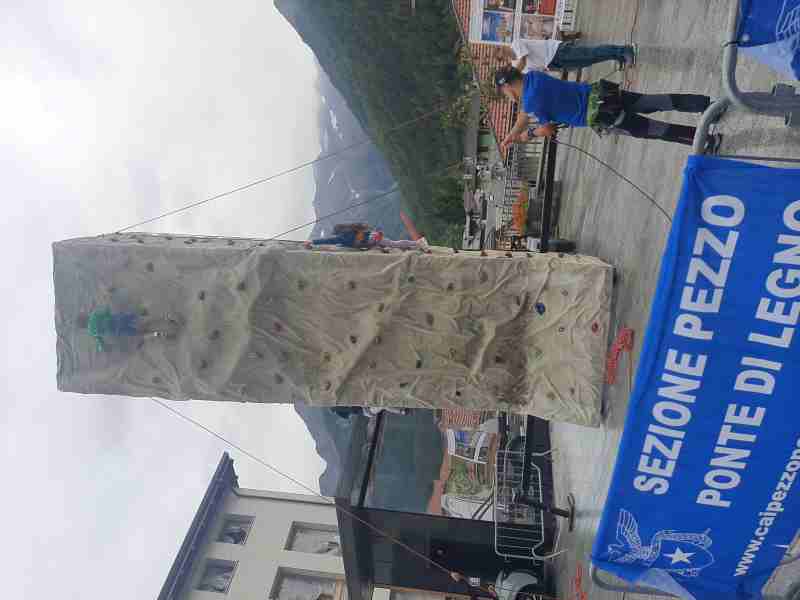 PONTE DI LEGNO - Palestra di arrampicata in piazzetta Belvedere a Ponte di Legno