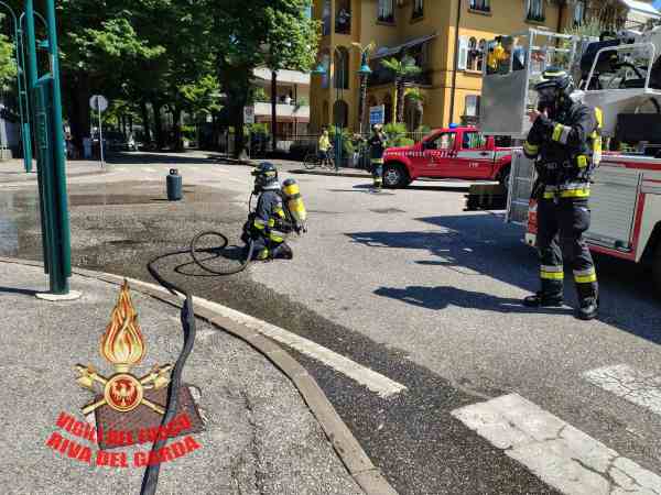 TRENTINO - Riva del Garda, incendio all'interno di abitazione