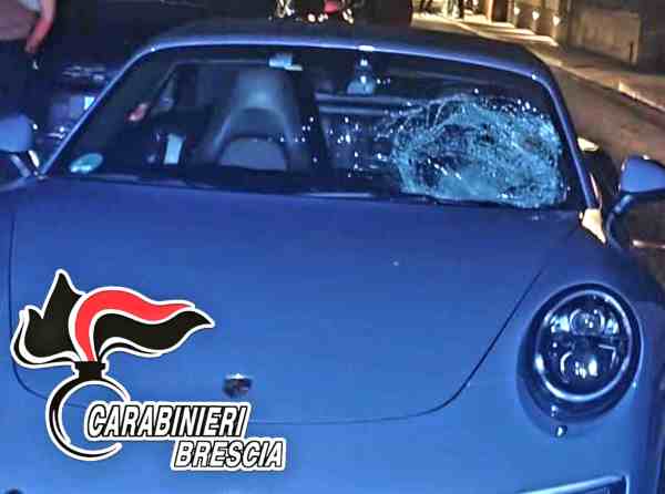 GARDA - Gardone Riviera: per gioco si buttano sotto le auto, un ferito