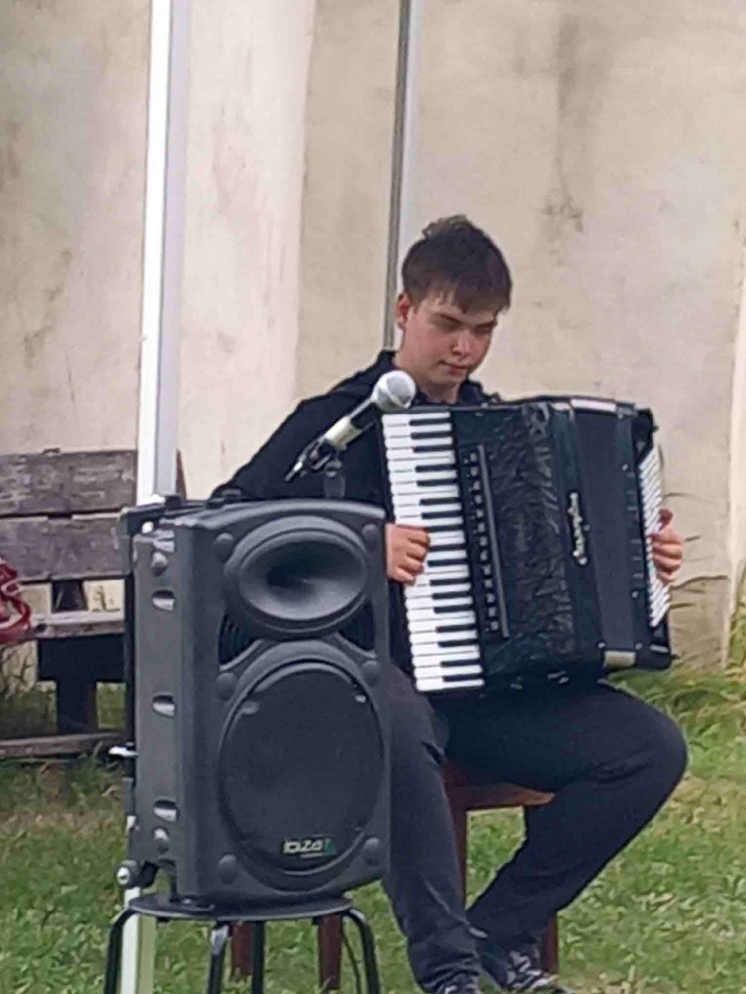CULTURA - Ponte di Legno, momenti di emozione per Ivan Homolskyi e la sua fisarmonica
