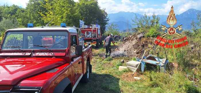CRONACA - Incendio a Nago Torbole, in fumo 200 metri quadri di sterpaglie