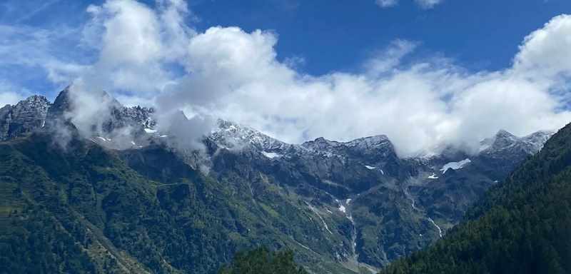 TONALE - L'ondata di maltempo ha portato la neve al Presena